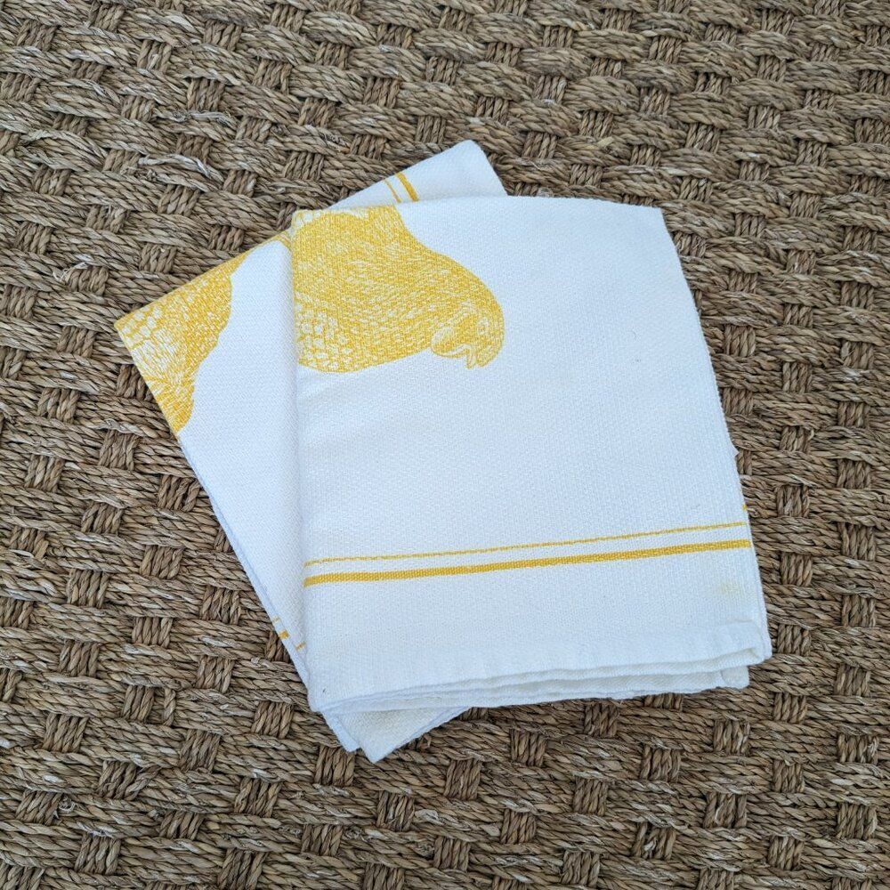 2 Town & Country Living Kitchen Towels - Yellow Roosters on White Towel - USA - Picture 7 of 8